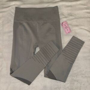 Amelia Activewear Women’s Cropped Ankle Contour Leggings Cutout Detail Gray NWT